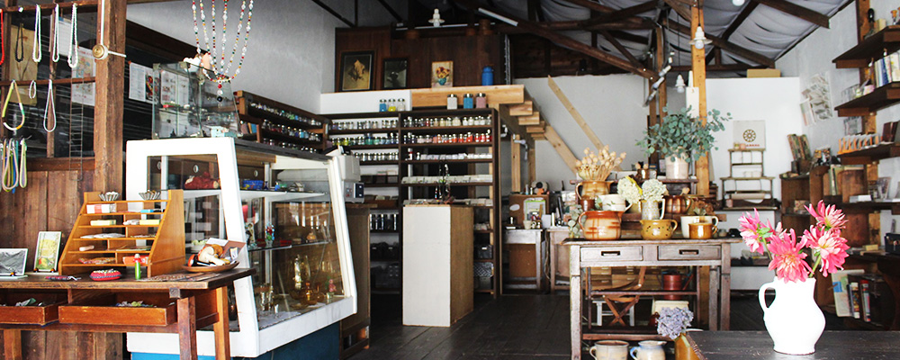 チャルカ CHARKHA 内観