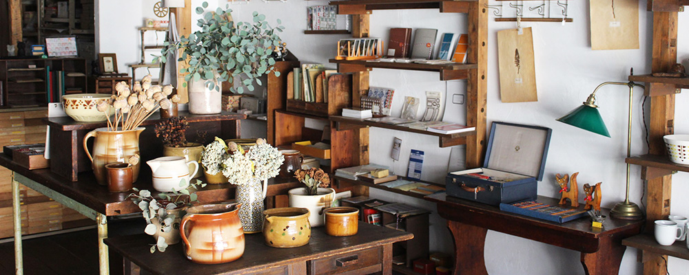 チャルカ CHARKHA 内観